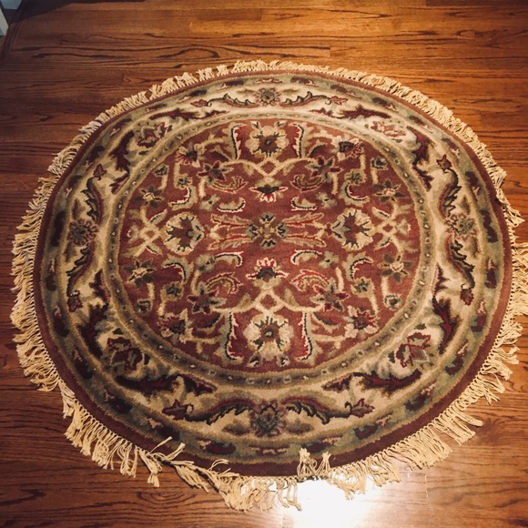 NW HOME DECORATORS ROUND RUG 45” - Picture 2 of 8